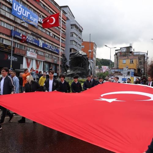 Başkanımız Dr.Ömer Selim ALAN, 19 Mayıs Gençlik Yürüyüşü ve Çelenk Koyma Törenine Katıldı