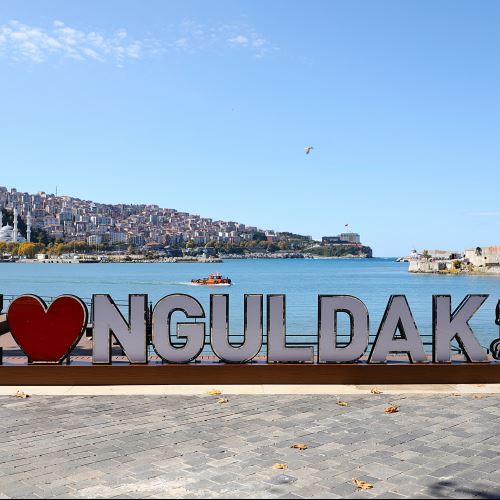 Sahil-Liman Gezi Yoluna Işıklı 'Zonguldak' Tabelası