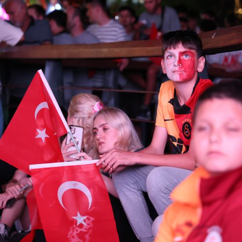 Zonguldak’ta EURO 2024 Heyecanı: Türkiye – Çekya Maçı Dev Ekranda Coşkuyla İzlendi