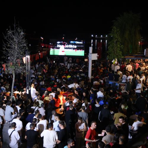 Zonguldak’ta EURO 2024 Heyecanı: Türkiye – Çekya Maçı Dev Ekranda Coşkuyla İzlendi
