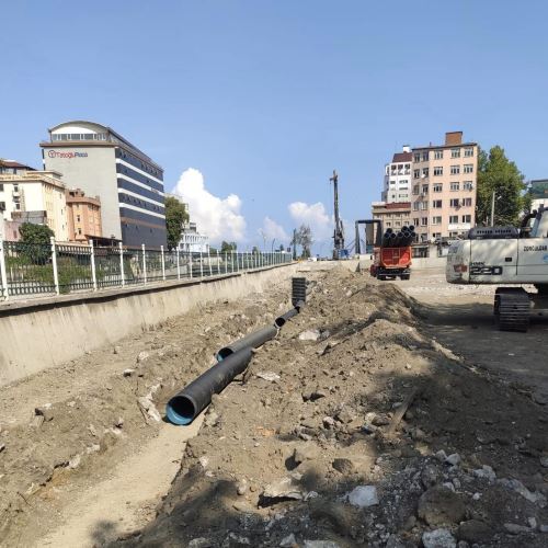 Mahallelerimizde altyapı ve üstyapı problemlerini çözmeye yönelik çalışmalarımız tüm hızıyla devam ediyor.