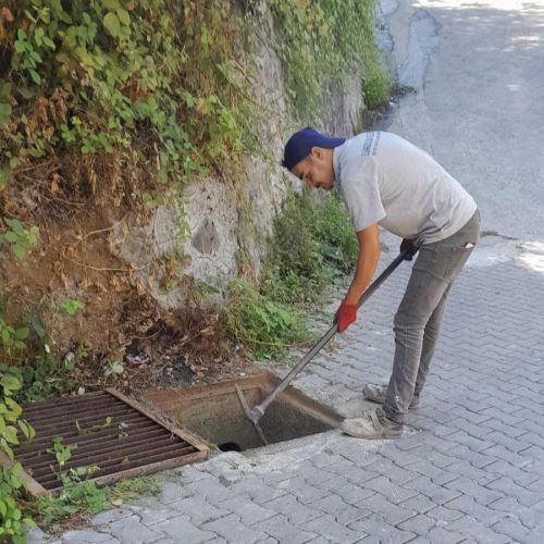 Mahallelerimizde altyapı ve üstyapı problemlerini çözmeye yönelik çalışmalarımız tüm hızıyla devam ediyor.