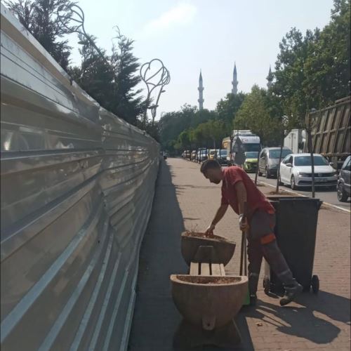 Mahallelerimizde altyapı ve üstyapı problemlerini çözmeye yönelik çalışmalarımız tüm hızıyla devam ediyor.