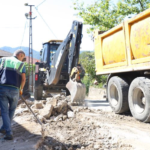 EKİPLERİMİZ ŞEHRİMİZDE ALTYAPI VE ÜSTYAPI ÇALIŞMALARINI SÜRDÜRÜYOR