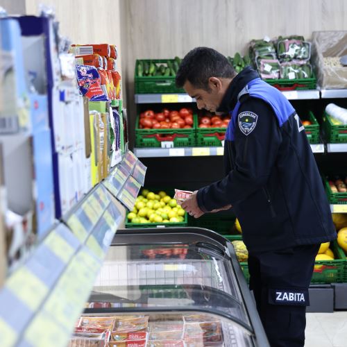 Zabıta Müdürlüğü Ekiplerimizden Market Denetimi