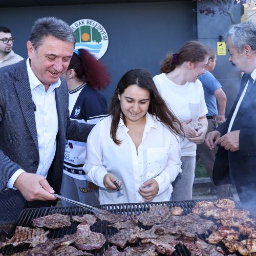 Başkanımız Sn.Tahsin ERDEM, EYM Öğrencilerimiz İle Mangal Partisinde Buluştu