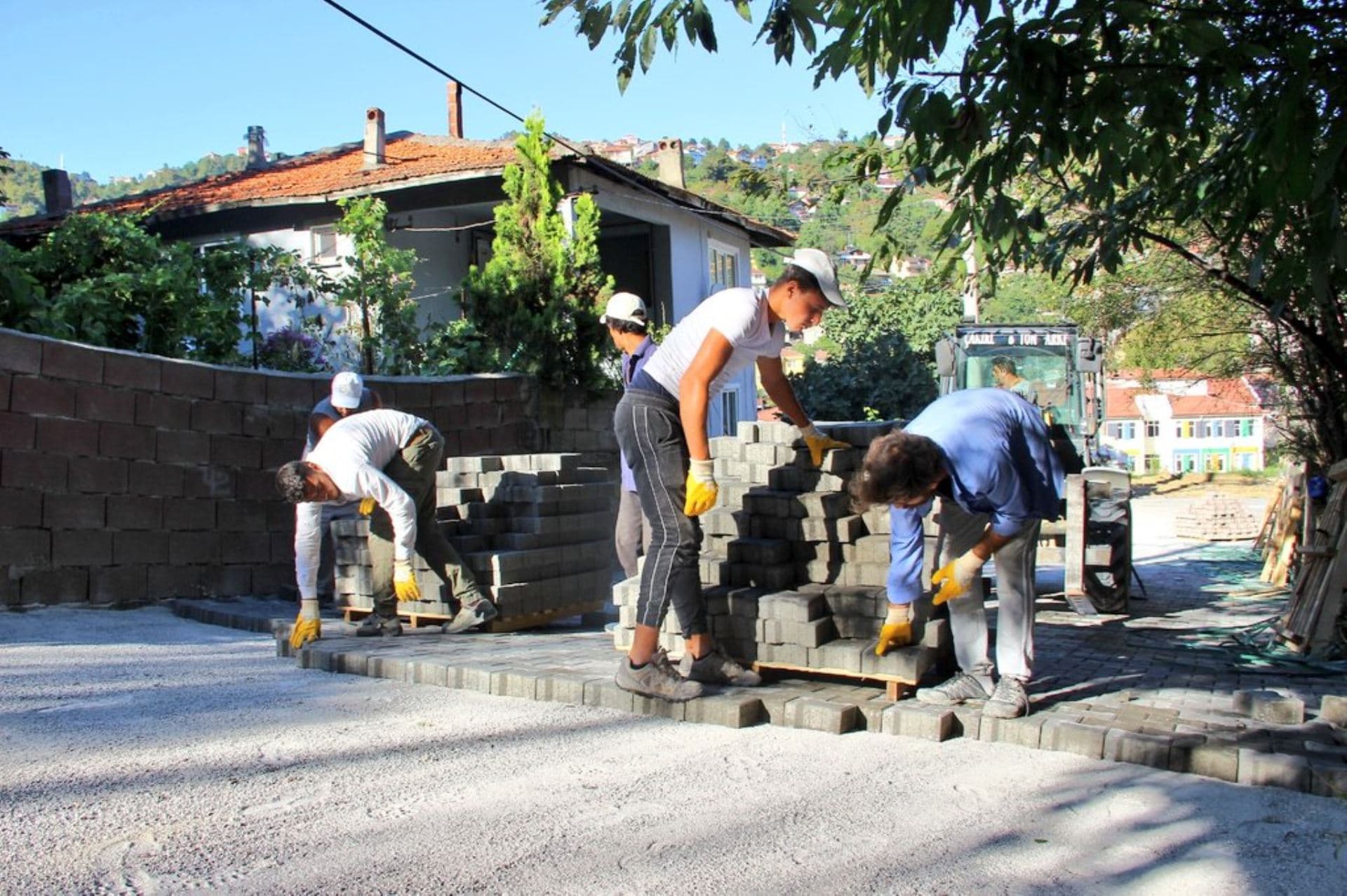 Karaelmas-Akdağ Sokak'ta Parke Yol Çalışmamız Başladı